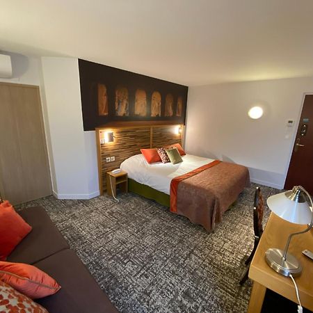 Hotel Logis - Le Christina Bourges Exterior foto