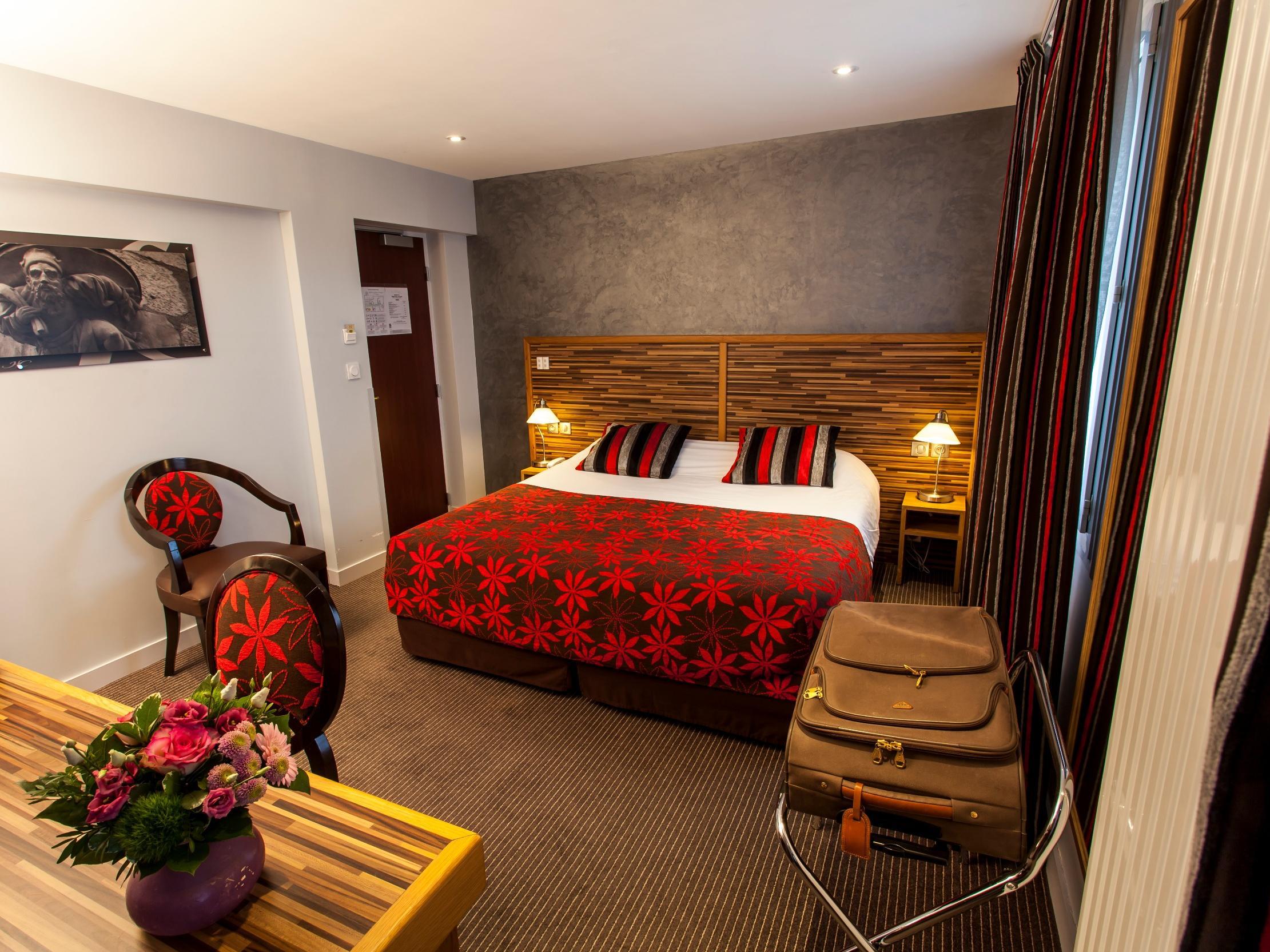 Hotel Logis - Le Christina Bourges Exterior foto