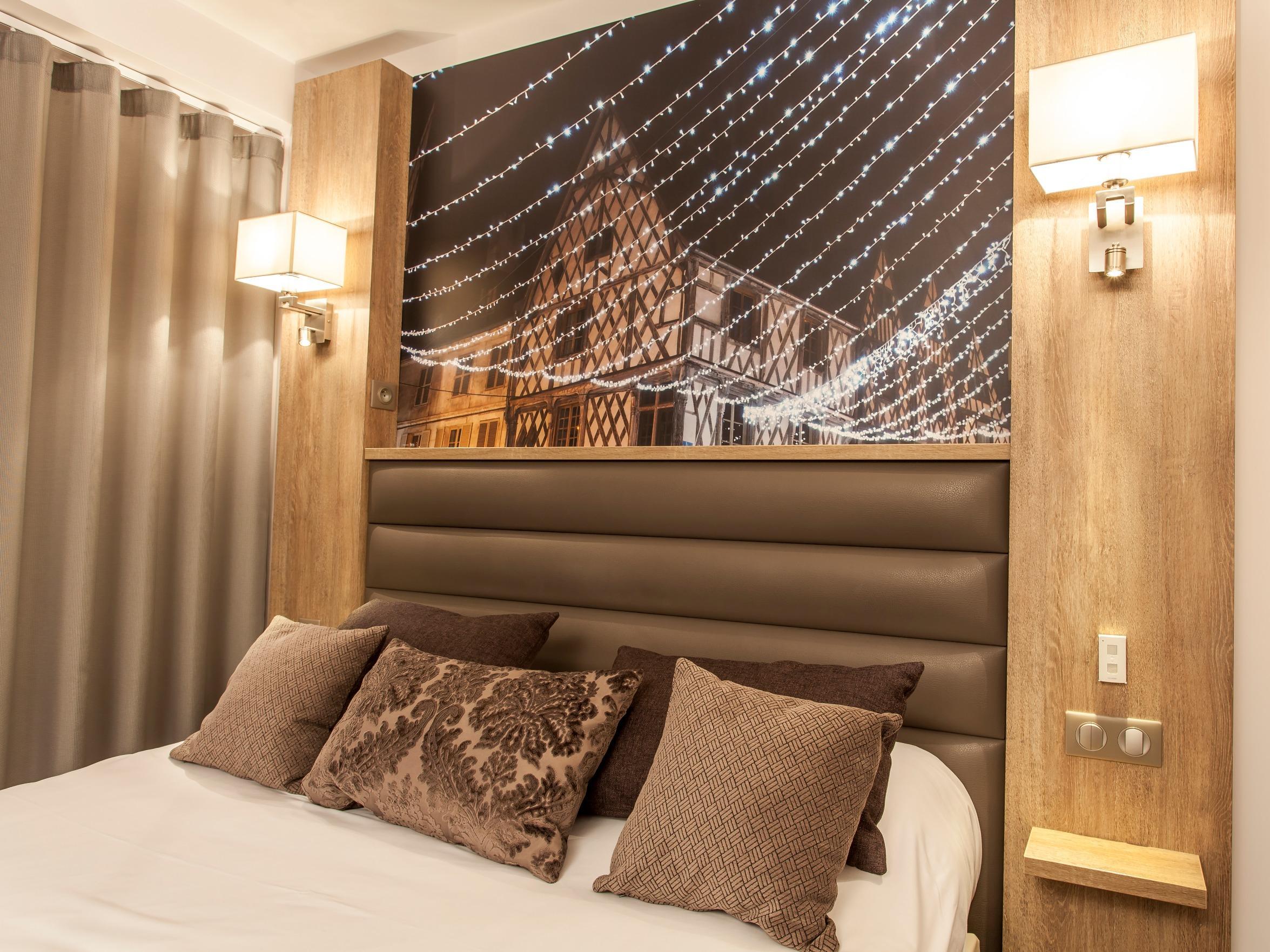 Hotel Logis - Le Christina Bourges Exterior foto