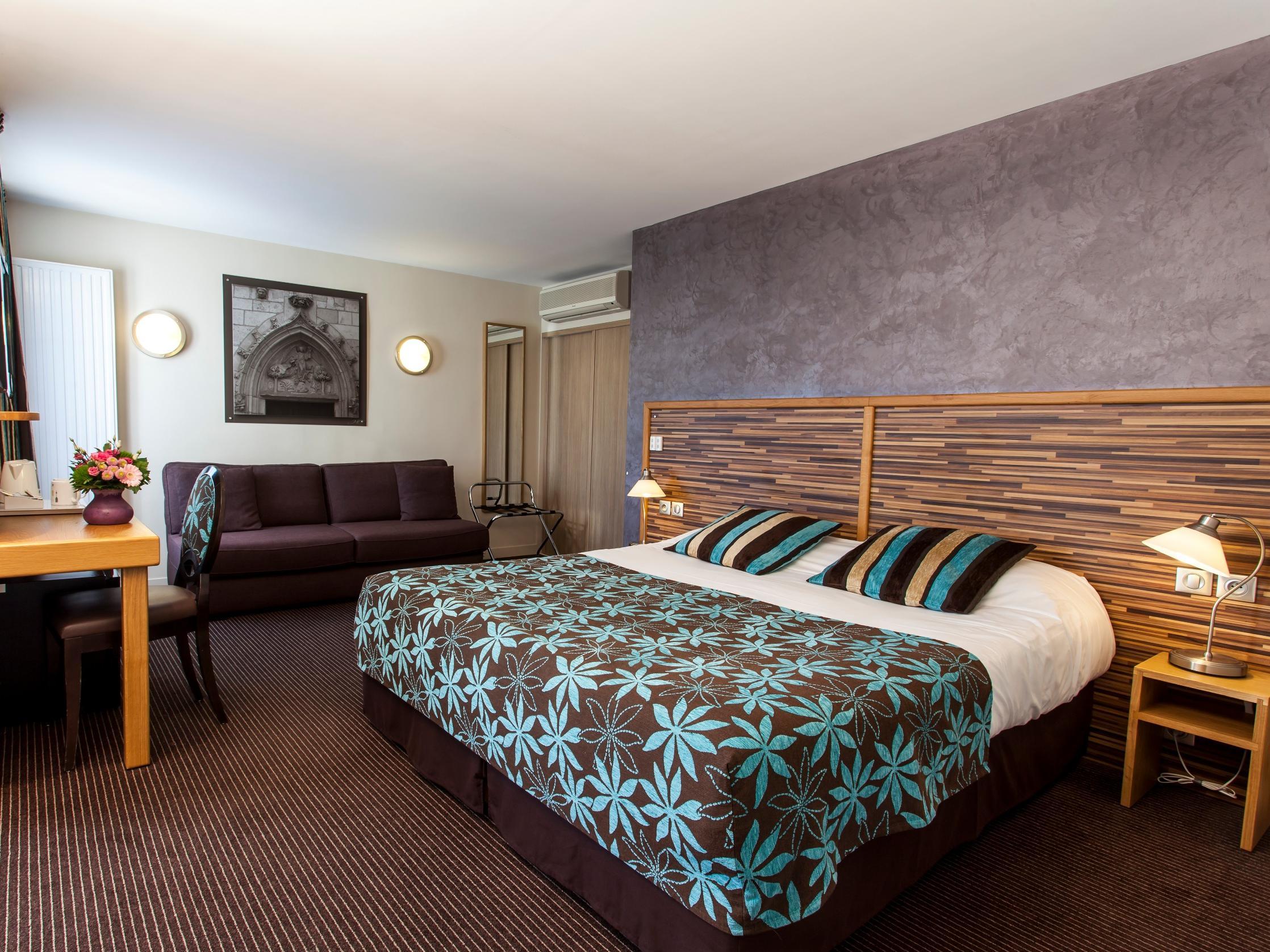 Hotel Logis - Le Christina Bourges Exterior foto