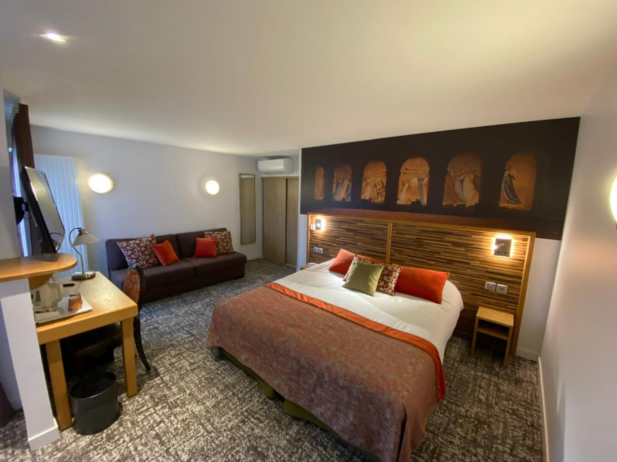 Hotel Logis - Le Christina Bourges Exterior foto