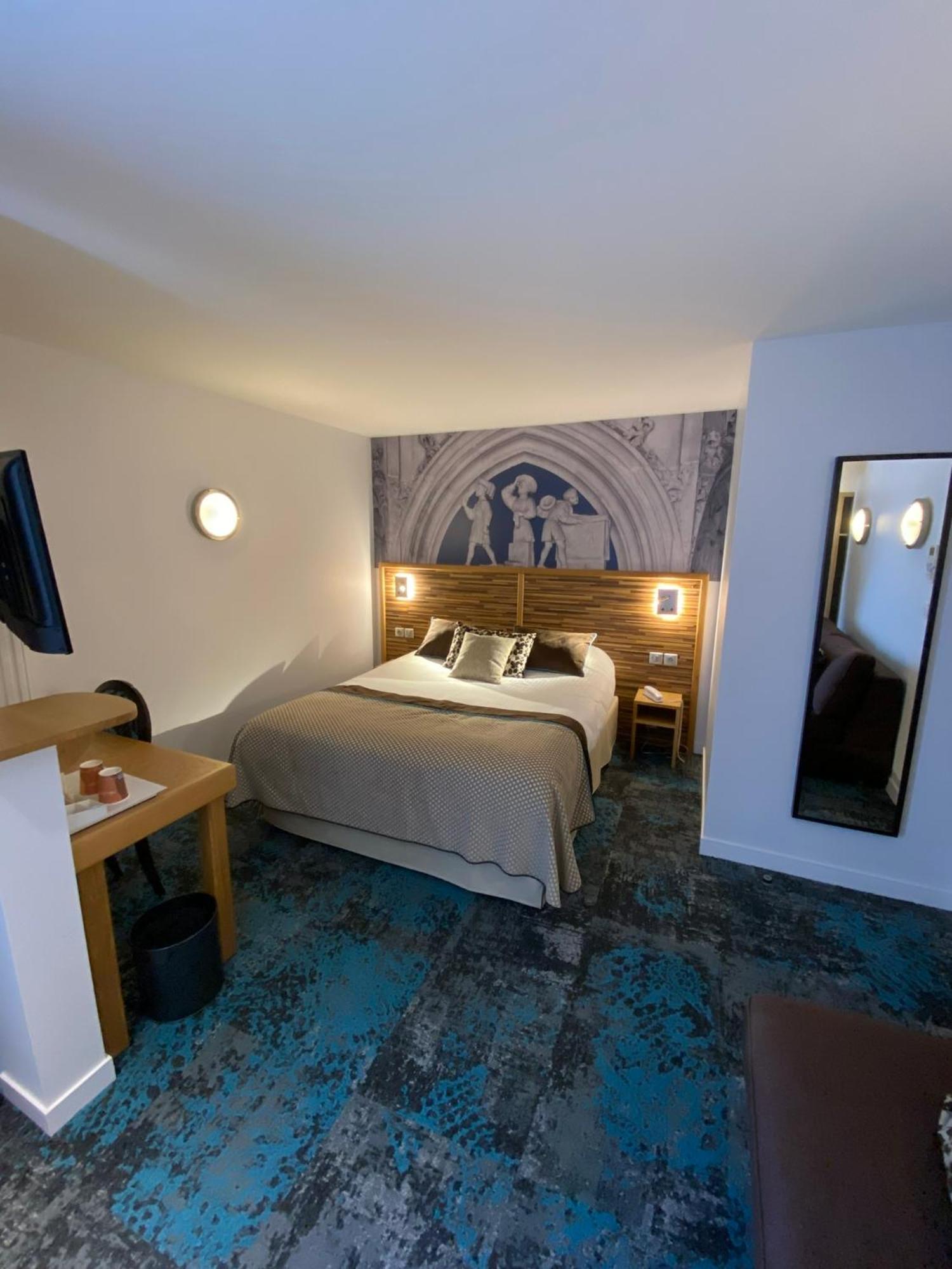 Hotel Logis - Le Christina Bourges Exterior foto