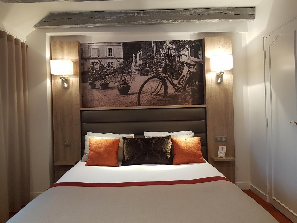 Hotel Logis - Le Christina Bourges Exterior foto