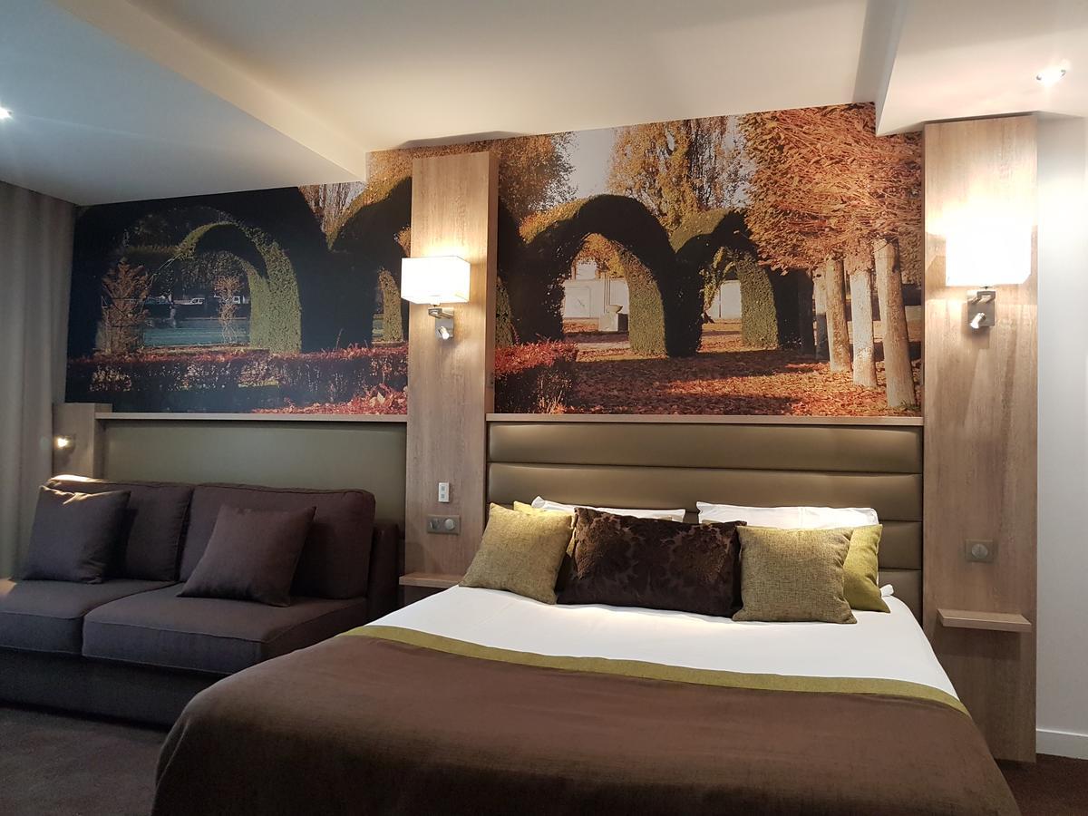 Hotel Logis - Le Christina Bourges Exterior foto