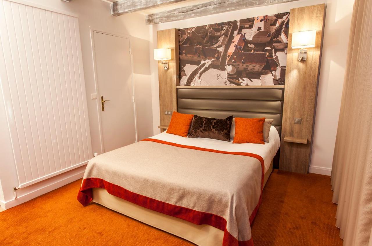 Hotel Logis - Le Christina Bourges Exterior foto