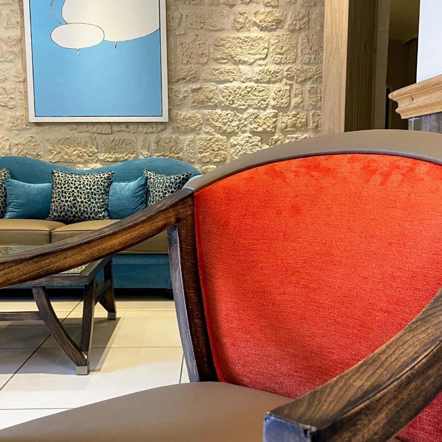 Hotel Logis - Le Christina Bourges Exterior foto